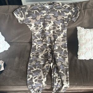 Zenana Outfitters women’s camp jumpsuit